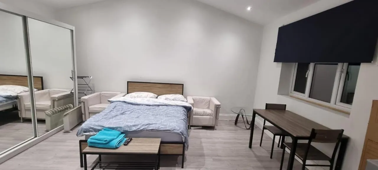 Apartment Ilford Towncentre Large Studio